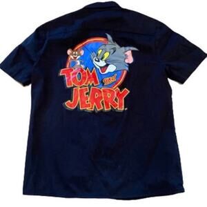 Tom and Jerry Men’s MD Short Sleeve Button Down Graphic Shirt